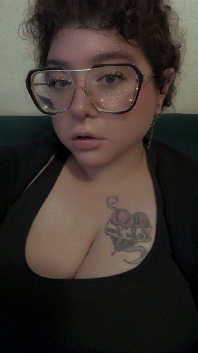 ChloeJiggles tweet media