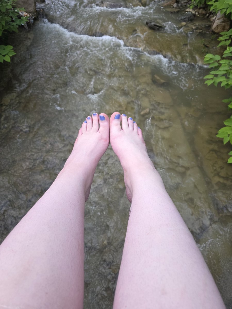 catiebritton's tweet photo. #footfetısh #feetworshi̇p #findomme https://t.co/KgKLi5cBWB