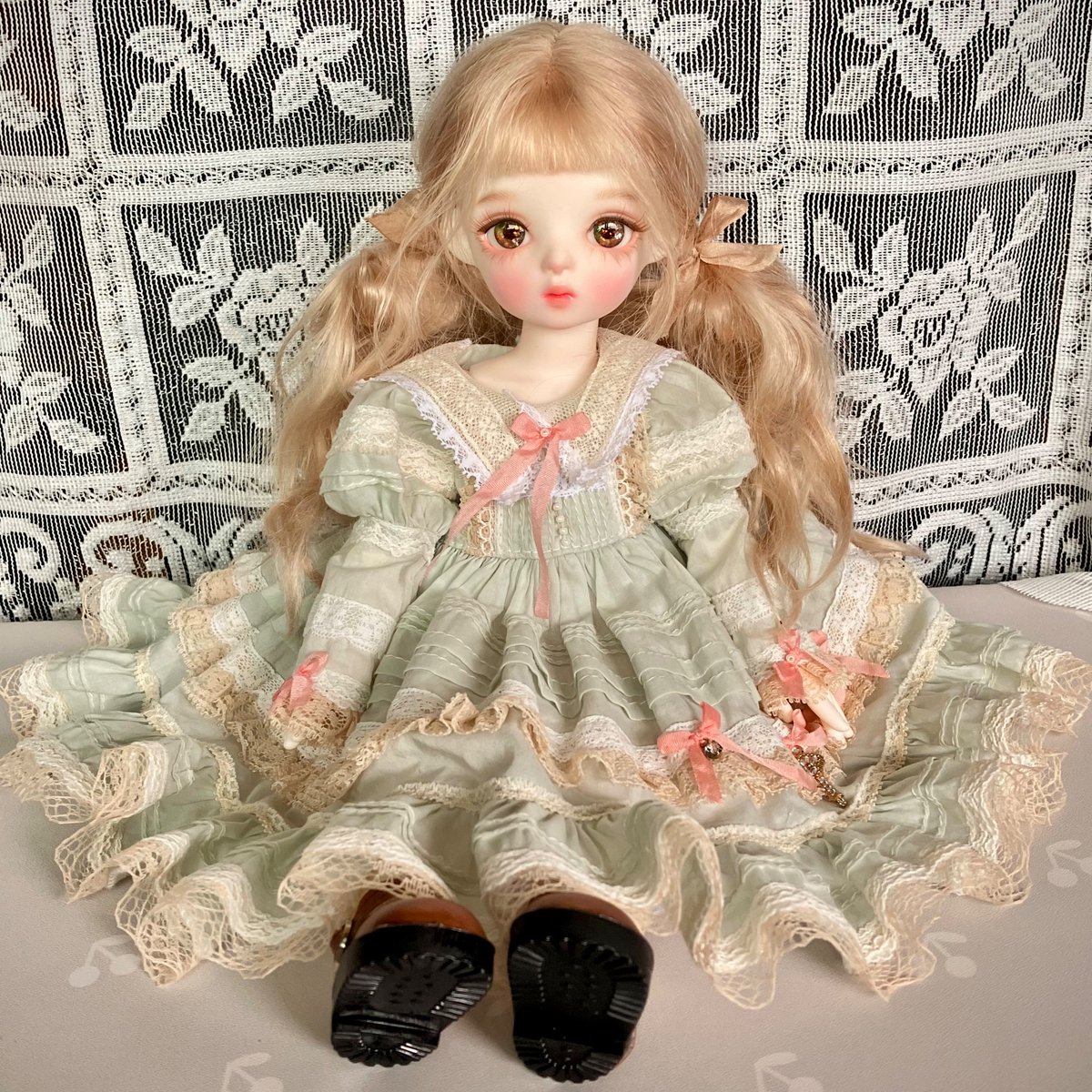 akaneya123's tweet photo. モヘアのウィッグは扱いが難しいけど本当に可愛いですね💕
ドーリーハウスのリリーちゃん。

👀#しろのアイ @sironora 
👗#petitsoiree
#dollyhouse
#おはドル https://t.co/mhJtzEnc5S