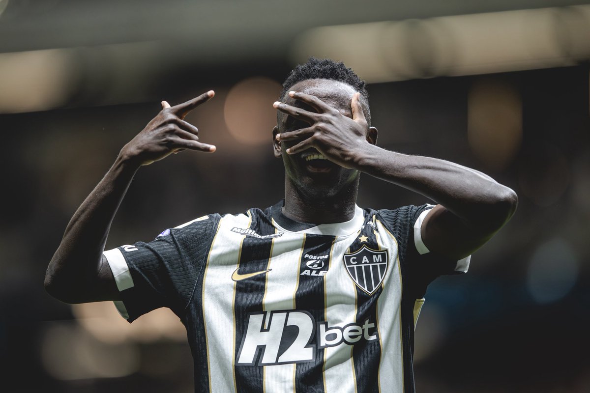 Geves_Galo's tweet photo. Nenhum jogador do atual elenco tem a dinâmica de movimentação e intensidade de Cissé. Impressionante como sempre entra bem nos jogos. https://t.co/kbYv22b2LN
