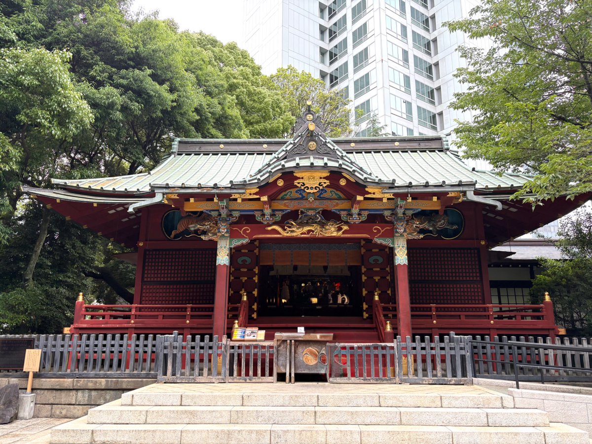 potekojikan's tweet photo. 金王八幡宮
（東京都渋谷区）

渋谷の人混みからふっと空気が変わるお詣りの場。
御鎮座して934年の歴史ある神社。源氏との縁もあり、見どころいっぱいです。
一番は本殿の装飾。青と緑がとても美しくて、しばらく見惚れました。
日本の色彩ってホントにステキ。🥹 https://t.co/ntXkdK6MTT