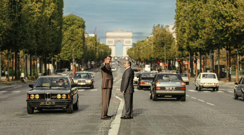 cinefiloserial's tweet photo. Mañana se estrena #ElGranArco, una narrativa amena que explora superficialmente los conflictos que tiene una sociedad al pretender interpretar lo artístico a través del prisma de lo pragmático. Nuestra crítica: https://t.co/HJe73mgO9z https://t.co/K6fJgrU0a7