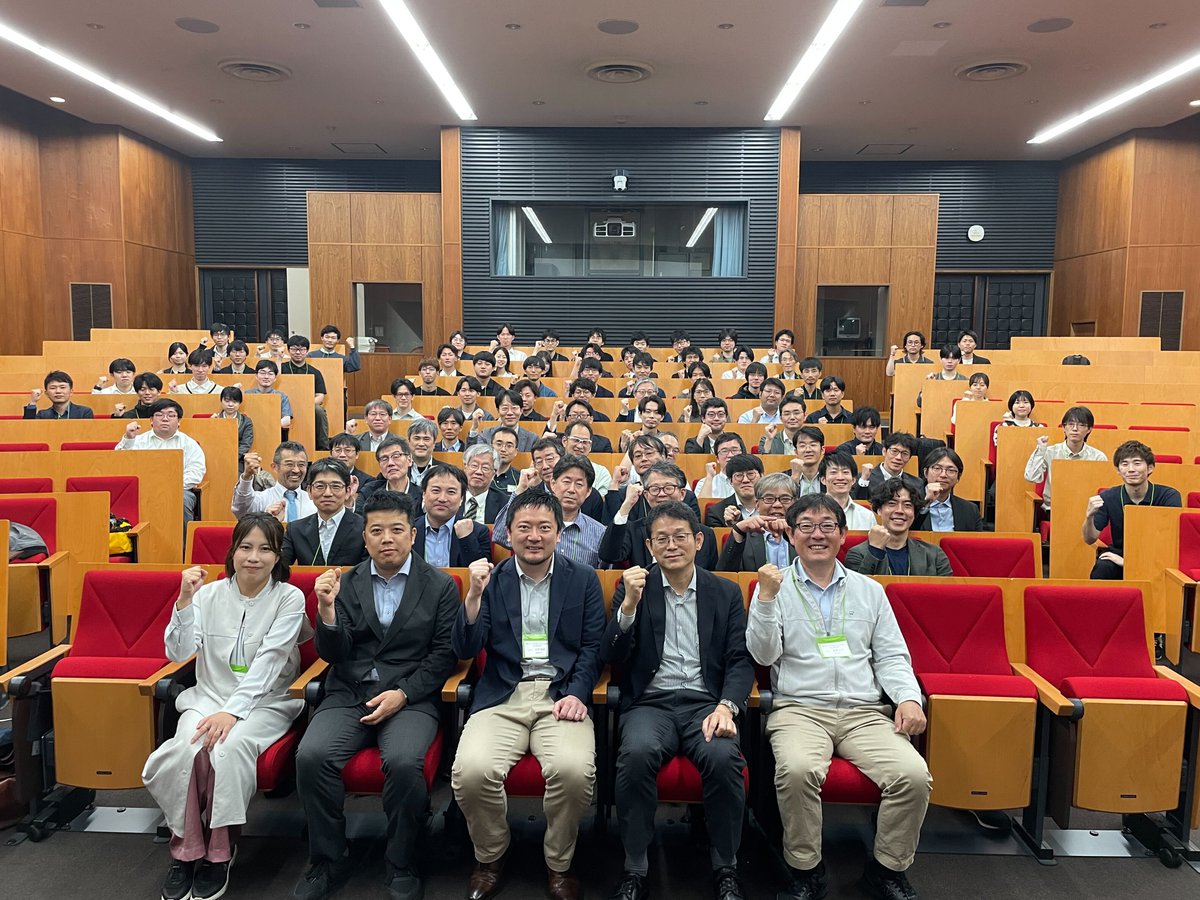 pi_complexity's tweet photo. 5月25日から27日の3日間、第二回領域会議とリトリート合宿を北海道にて行いました！
35件もの研究発表・75件のポスターを堪能した超充実の会議で、領域���輪が深まりました。
リトリート合宿では存分に議論を行うことができました。
石垣さんをはじめとする鈴木研のみなさま、��りがとうございました！ https://t.co/fHVqv3ZEYl