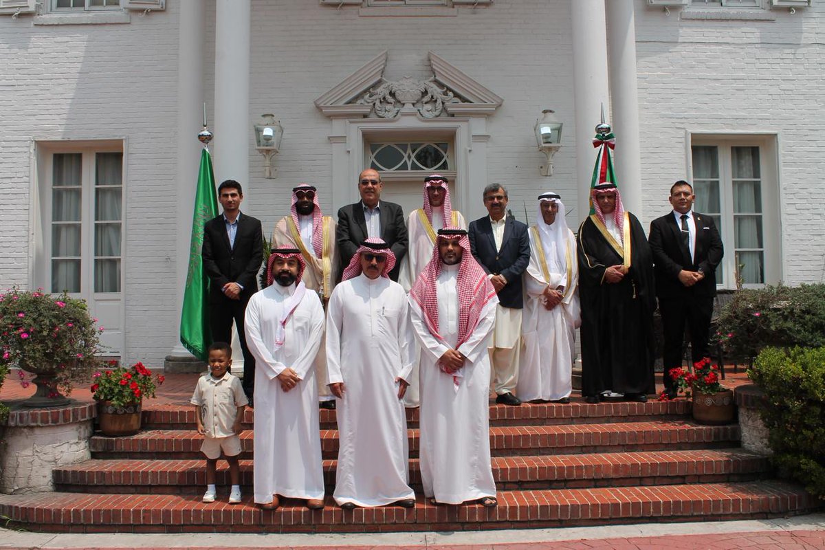 KsaEmbassyMX's tweet photo. أقام سعادة سفير خادم الحرمين الشريفين لدى #المكسيك ، أ/ فهد بن علي المناور حفل المعايدة ومأدبة الافطار ،في دار السكن،  بمناسبة #عيد_الاضحى_المبارك  
حضر المناسبة عدد من سفراء الدول الشقيقة ومنسوبي السفارة والمكاتب التابعة لها. https://t.co/mwtpNkF6p0