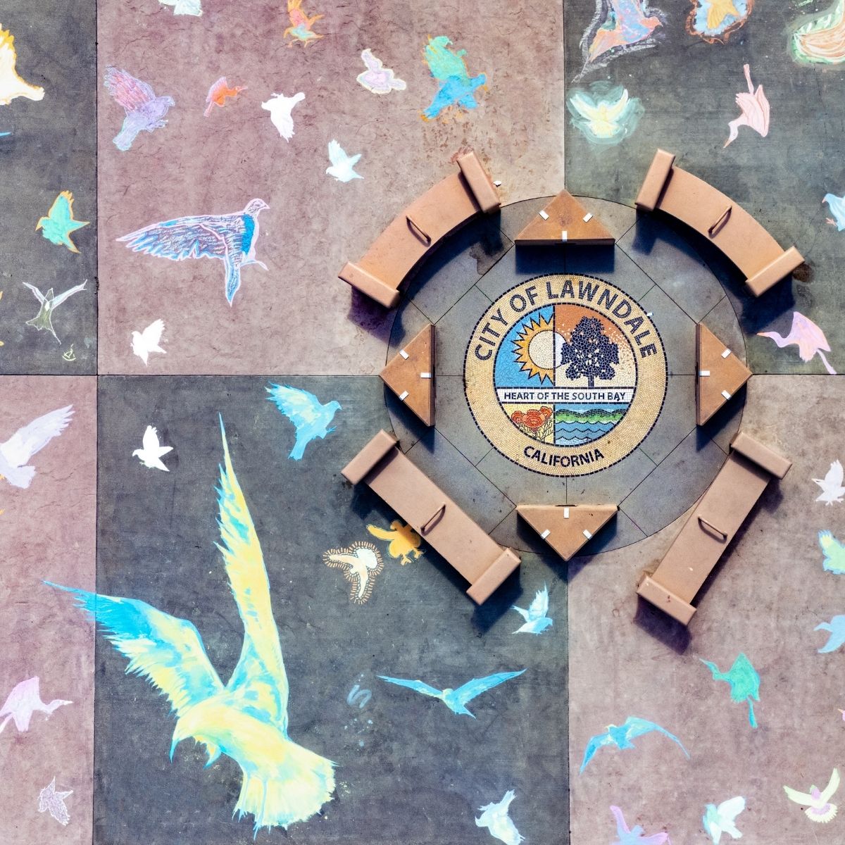 esmoaorg's tweet photo. 3 years of Chalk Away and it keeps getting better. Thank you to artist Carlos "Kopyeson" Talavera for leading the charge and to our community for filling Lawndale City Plaza with color this summer. 🎨🐦 https://t.co/1lxWZ0Mkhf