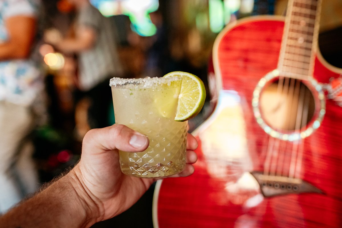 Home2Beloit's tweet photo. In town on a Thursday this summer? Head to truk’t for Tacos, Tequila, &amp; Tunes from 6-9 p.m. Live music and a great atmosphere make it a favorite weekly stop for our guests. View the full artist schedule at https://t.co/XaUFwUh005. #tacos #tequila #tunes https://t.co/53SkXenIf5
