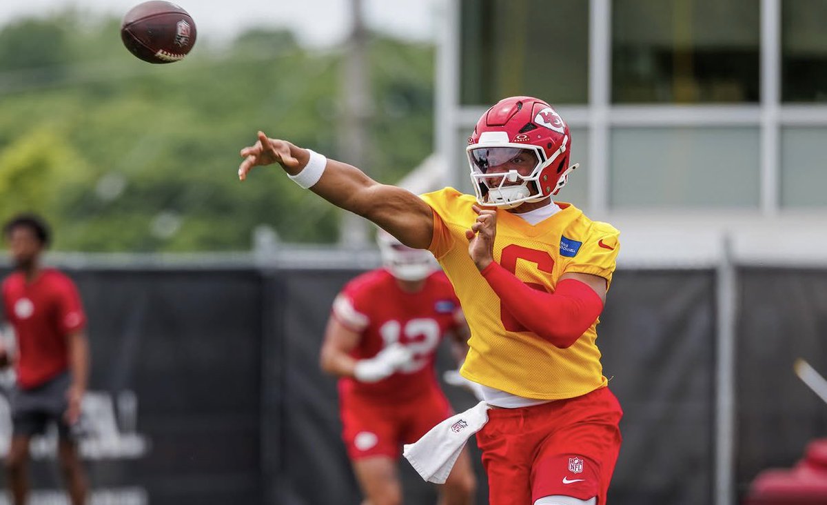 SleeperChiefsKC's tweet photo. The Justin Fields “Taysom Hill” package is going to be fun. https://t.co/X0ZDk2RcBx