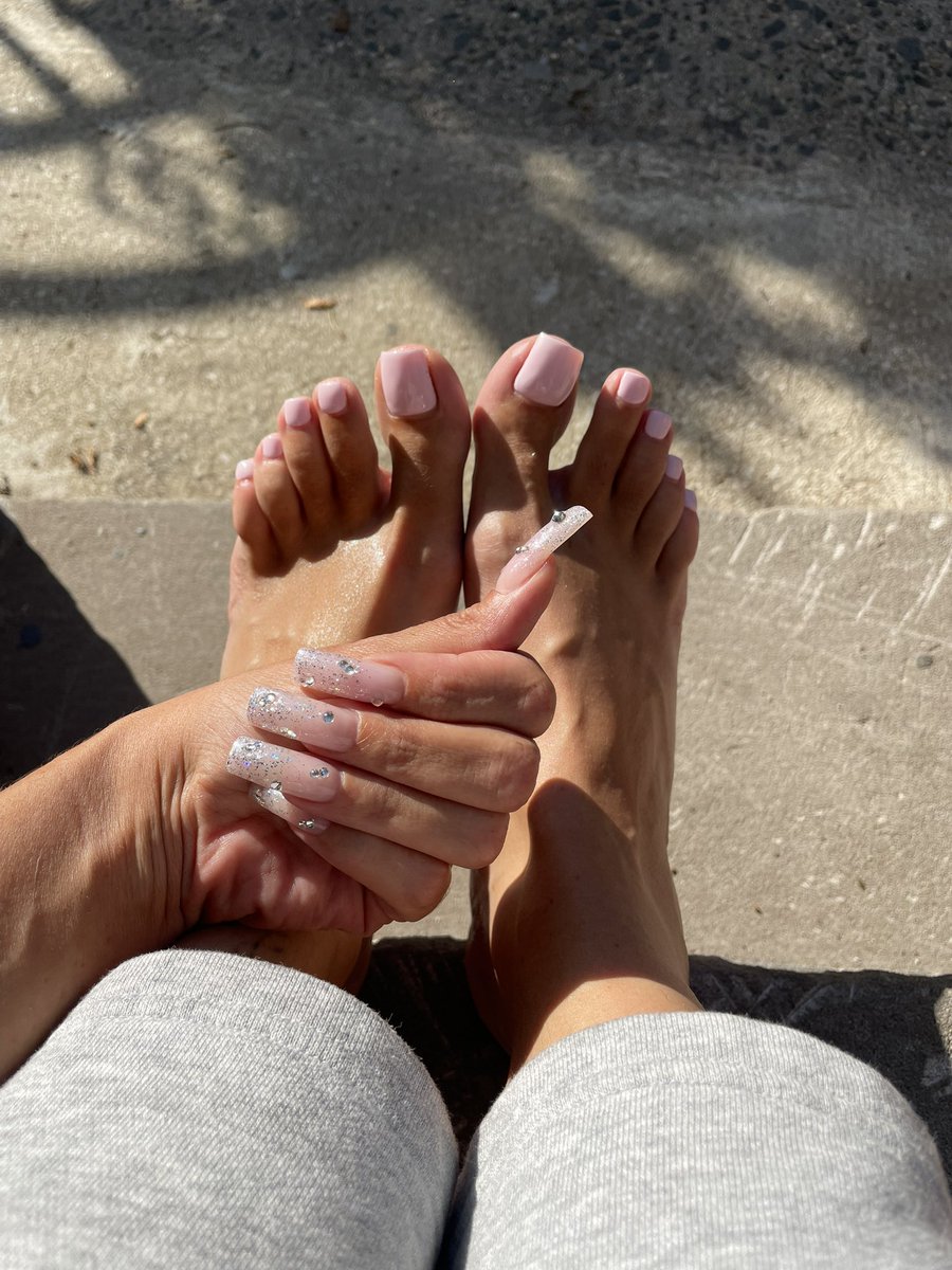 Kingchelseya's tweet photo. i feeel like a new woman everytime i get a fresh set https://t.co/LPt7UVFy13
