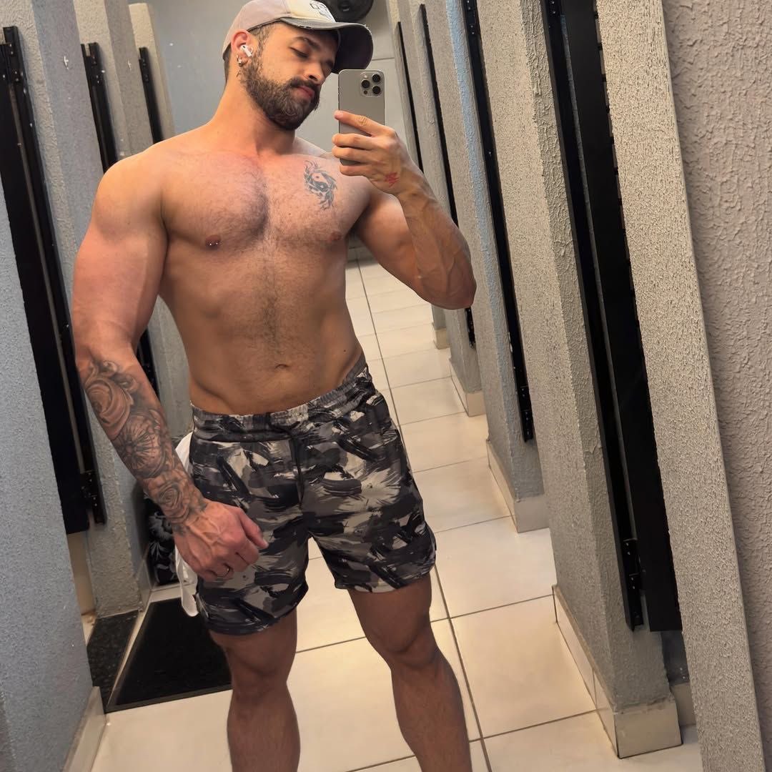 MASTERlucas67's tweet photo. @ethornally Some boys are biologically wired to worship us superior men. https://t.co/iiYIQsnOgd