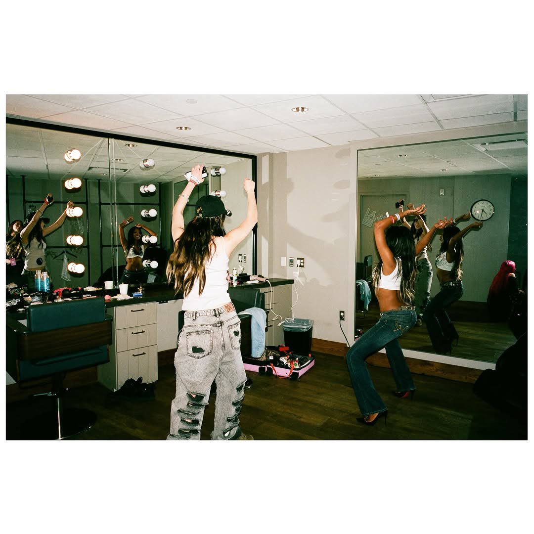 fanslararaj's tweet photo. 📷 | #LARA, Megan e Adéla em novas imagens via Instagram do fotógrafo e DJ, Myles Hendrik. 4/4 https://t.co/Cgv2aNiAZm