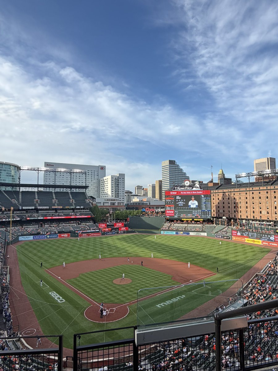 skamidi's tweet photo. how can you not be romantic about baltimore https://t.co/EJOINnkjvH