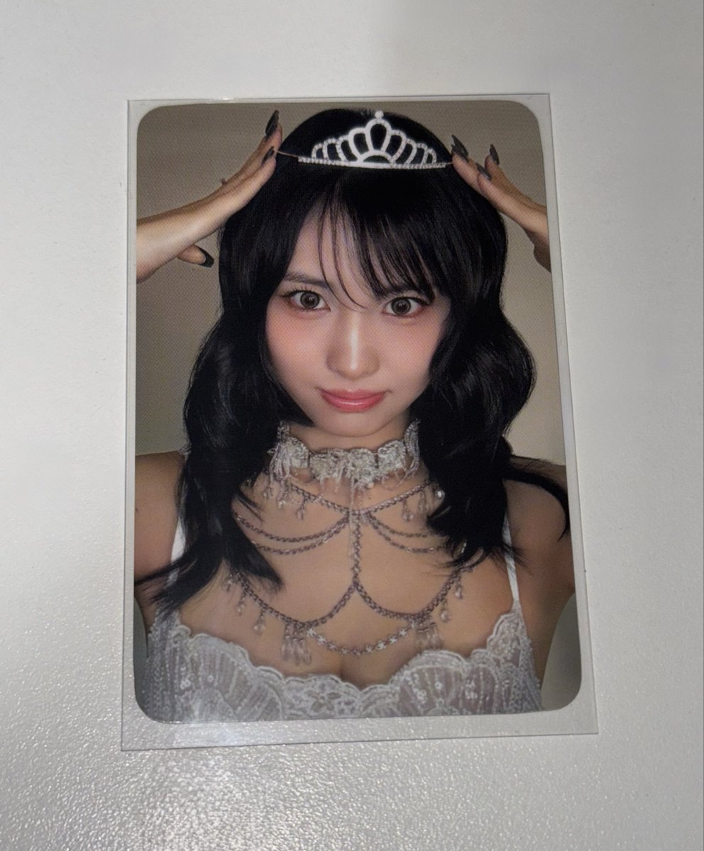 vampashyy's tweet photo. o melhor photocard esta em minhas mãos https://t.co/z31T9dYEh4