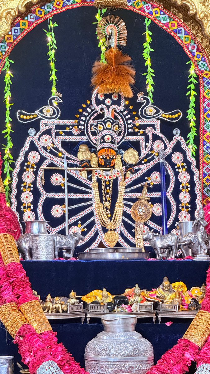 KapilShrimali's tweet photo. श्री सांवलिया सेठ की जय (आज के दर्शन) 28 मई https://t.co/u0cXem8QyN