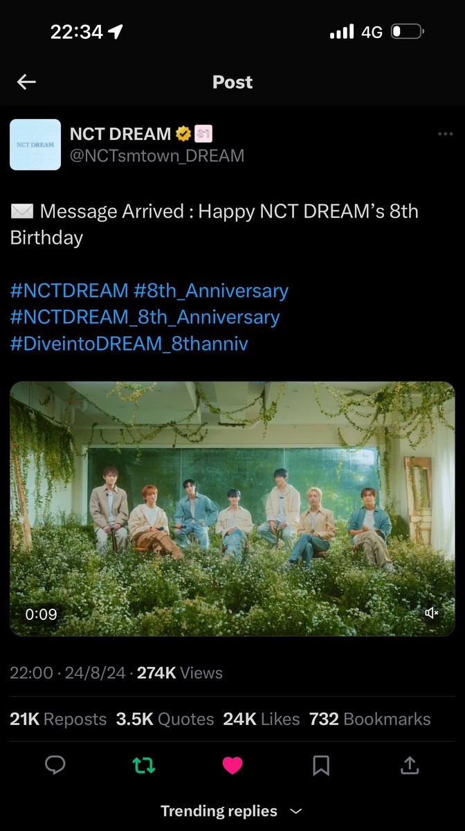 Alannxs_'s tweet photo. อันนี้ได้ปะ.. คือผมทำคาเฟ่ 8 ปีให้น้องดรีม
พอจบงานวันแรกก็เข้าไปไถแท็กดูฟีดแบค ดูรูปคนที่มาเขาลงไว้ในแท็ก กะว่าเออ เดี๋ยวจะไปอาบน้ำละ รอน้องดรีมอัพ anniv. ก่อน จะรีทวิต

พอ 4 ทุ่ม(เข้าวันที่ 25/08 เวลาเกาหลี) กำลังจะลุกไป แต่ขอดูแท็กอีกรอบละกัน กดเข้าไปแล้วแบบ ทำไมอินเตอร์เยอะจัง ทำไมแท็กไหลเร็วจังวะ เกิดอะไรขึ้น ปัดไปหน้า Top Search เจอทวิตแอคติ้กสีทอง งง เด้งจากเตียง ไล่ดูอย่างละเอียด เห้ย!! รีบแชทไปหาเพื่อน บอกว่า โดนขโมยแท็กคาเฟ่ ต้องเปลี่ยนแท็ก เพื่อนกำลังจะบ่นเลย ใครขโมย นี่บอก น้องดรีมเอาไป 55555555555555555

จะบ้า ต้องประกาศเปลี่ยนแท็ก ยกอันนั้นให้ศลป.ไปใช้ แล้วแอคออฟแท็กทุกที่ ทวิต ไอจี ใต้คลิปในยูทูปด้วย ตำนานเว่อ รักน้องดรีม 🩵🤍