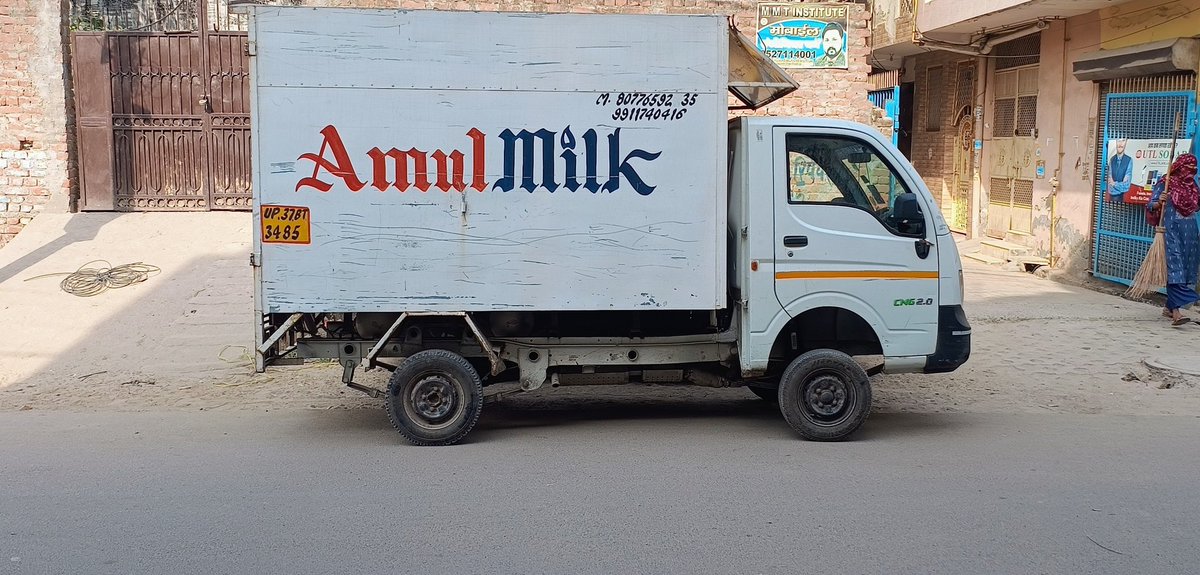 Uddandbalak's tweet photo. For the whole day this Illegally parked commercial tempo is blocking one lane of the main road of Shalimar garden near Bhati Chowk Police Booth (UP37BT3485). This causes traffic and accidents too.
@Gzbtrafficpol @Uppolice @CMOfficeUP @uptrafficpolice @dm_ghaziabad https://t.co/76OPeH6ViD