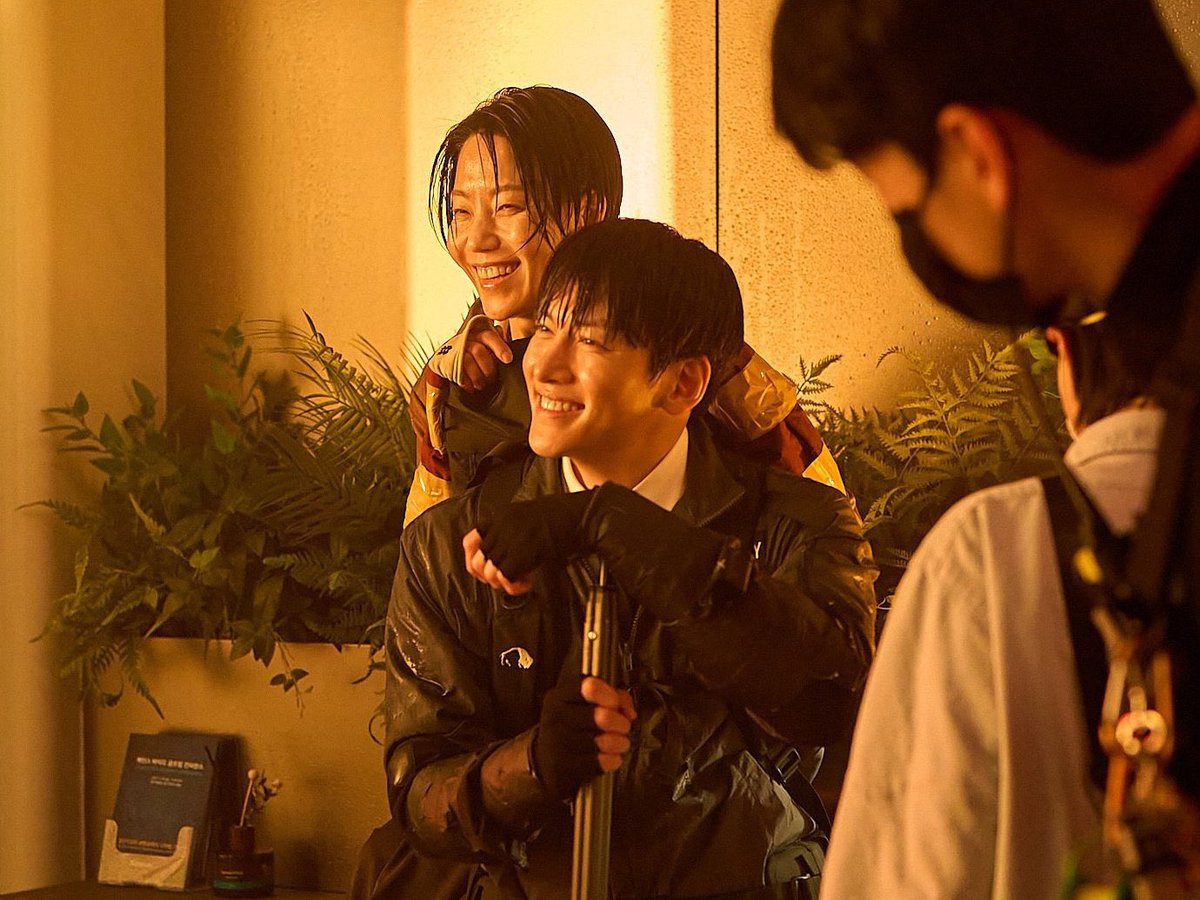 fivet0eight's tweet photo. 현석현희 비하인드컷이 3층 휴게실밖에 없다는 게 슬프다... 왜 이 남매가 떨어져야 하죠 https://t.co/0GxxseRWpM