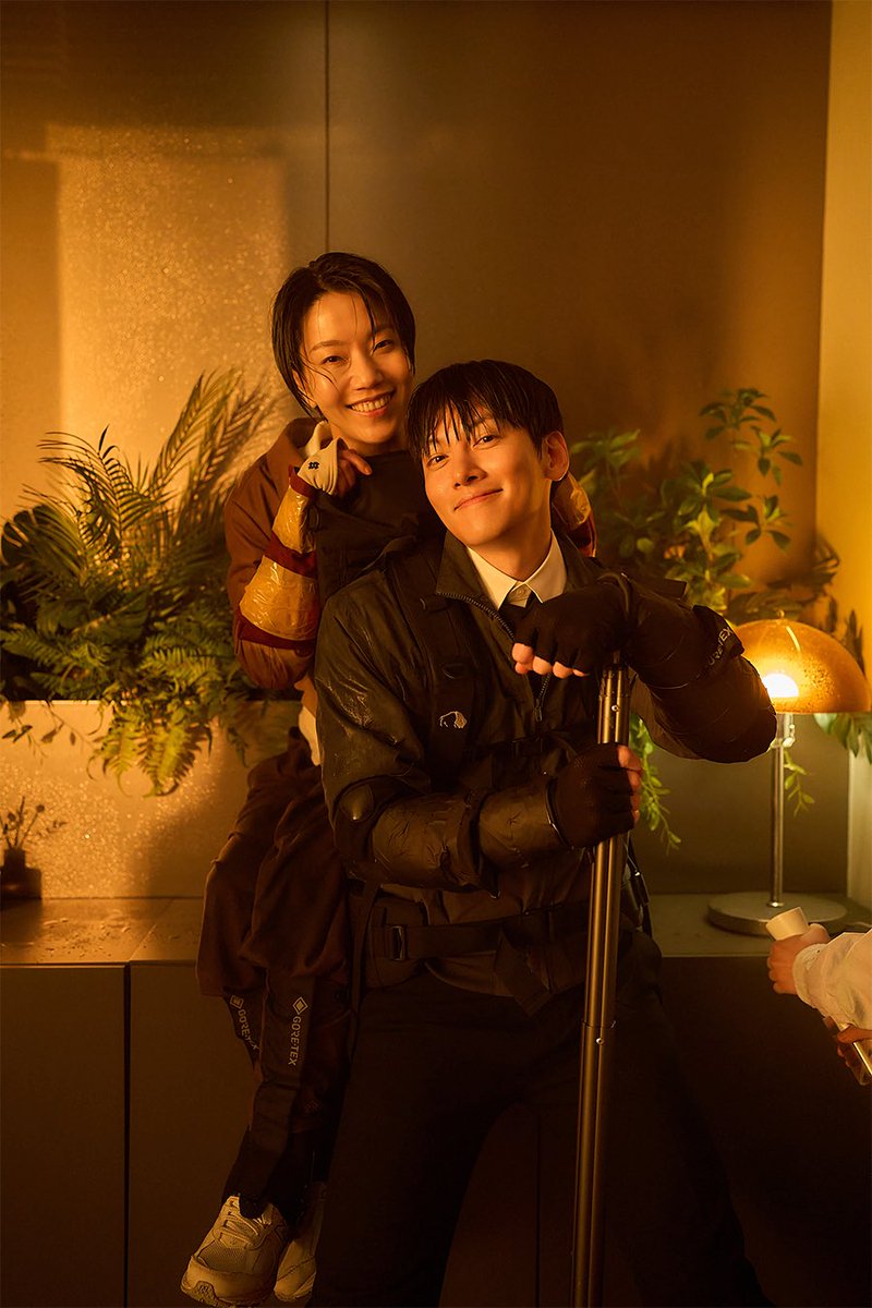 fivet0eight's tweet photo. 현석현희 비하인드컷이 3층 휴게실밖에 없다는 게 슬프다... 왜 이 남매가 떨어져야 하죠 https://t.co/0GxxseRWpM