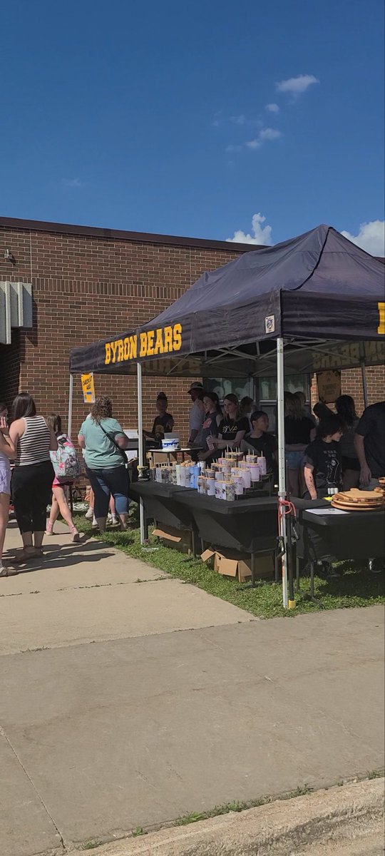 BizMathGuy's tweet photo. It’s amazing to watch leadership in action as students step up, solve problems, and serve the community with pride.
Excited to see all their effort come together! 👏🍽️🌟 #TheGrovePatio @ByronMSBears @ByronBears https://t.co/By4uoCFzyE