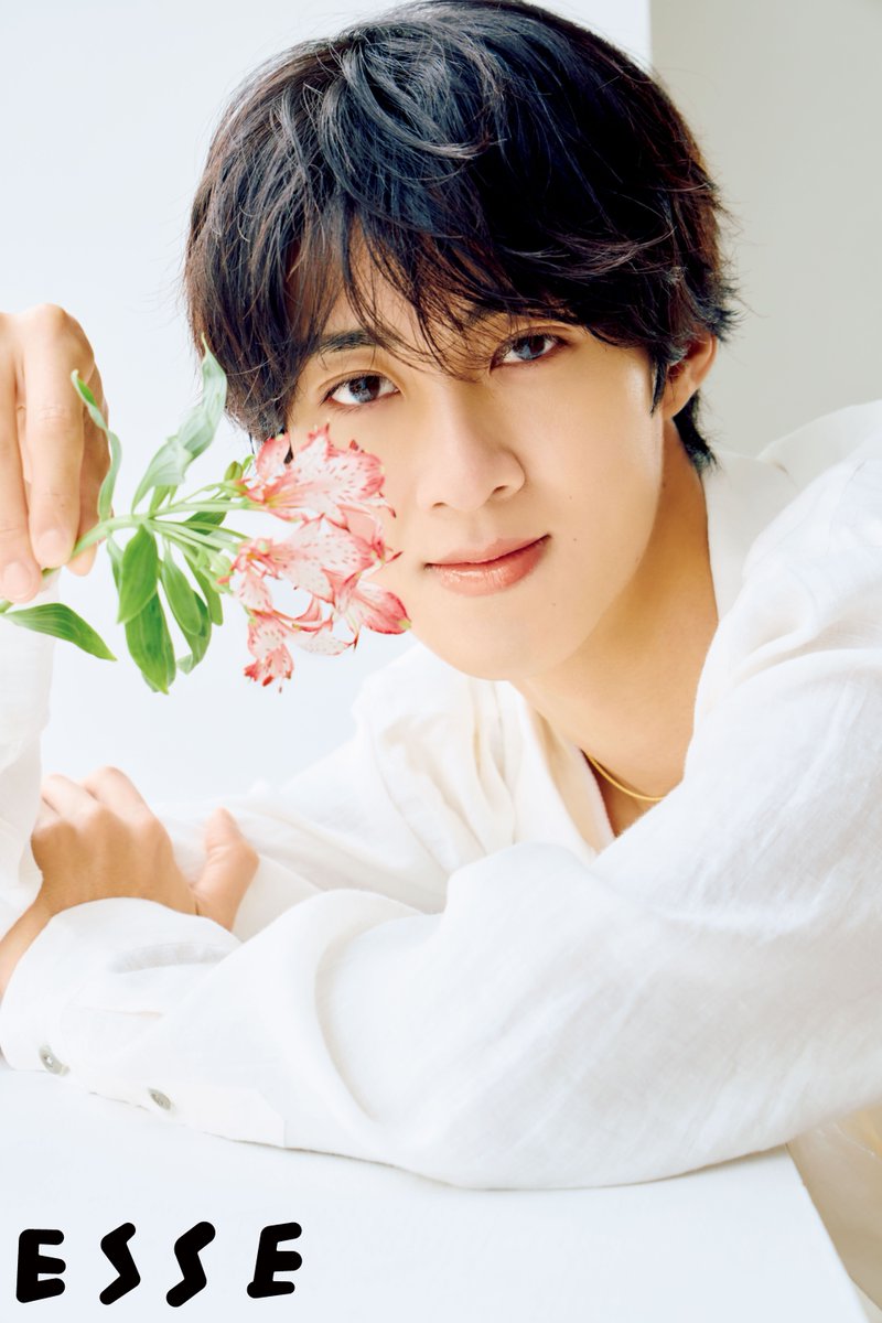 oshiraku's tweet photo. 📍推し楽 ニュース💌

M!LK・曽野舜太「ESSE」に初登場！ メンバーへの“末っ子愛”やリアルな暮らしを語る

詳細はこちら👉https://t.co/Ef4B9jt6t1

#ESSE #曽野舜太 https://t.co/sCgSCDfBb5