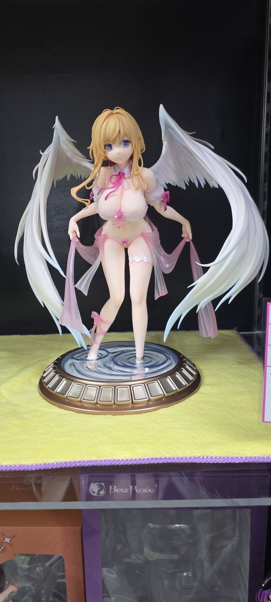 FigureShop_NENE's tweet photo. We are OPEN today! ☀️✨
Today’s featured figure is "Angel-chan" by native! 👼💖
​Her gentle smile is absolutely cute! She features interchangeable chest parts, and her panties are fully cast-off capable. Plus, the detail on her angel wings is just breathtaking. Come check out this beauty at the shop!
#Interchangeable#parts#Intricate#Breathtaking