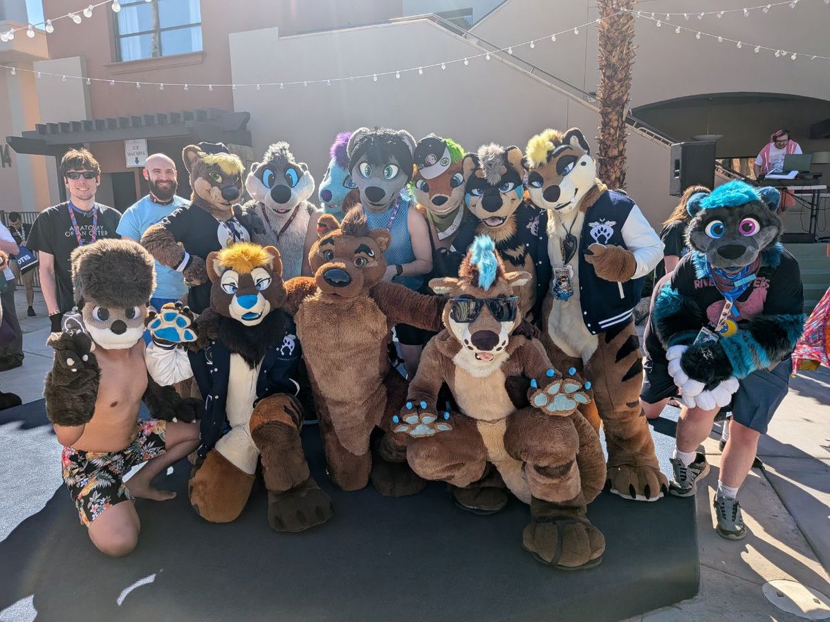 OlivearOtter's tweet photo. Happy World Otter Day to all my fellow rudder butts! 🦦#LVFC https://t.co/WtXZtVOqq6