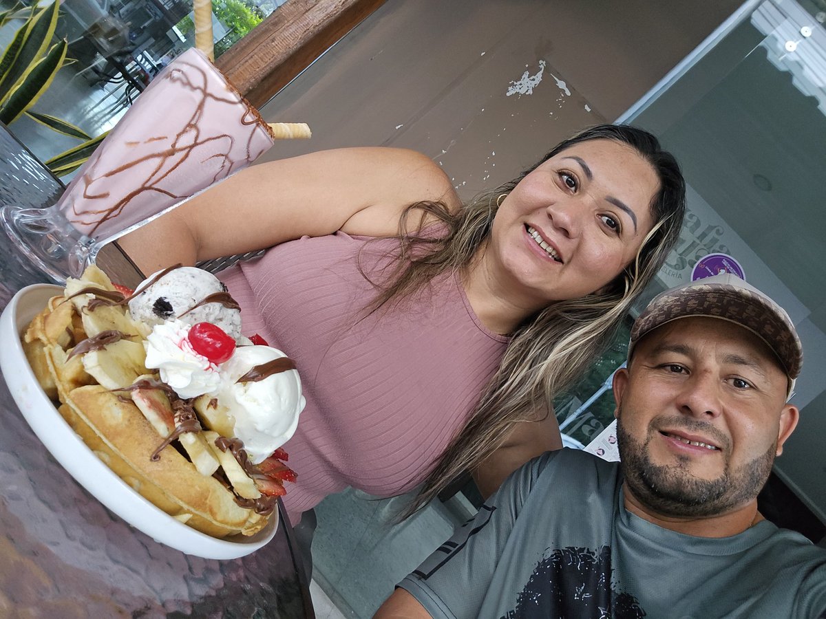 Andres y Emy tweet media