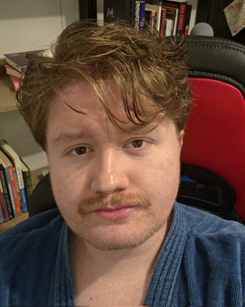 user031798's tweet photo. Meio da semana e eu morto, cansado, lascado, barba por fazer, mas achei meu cabelo lindo assim https://t.co/hGsntvMC9B
