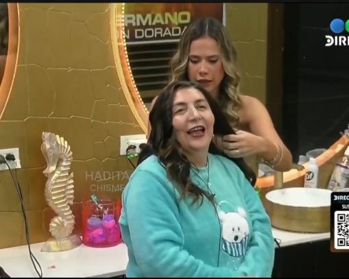 taylonera's tweet photo. la secuencia de cinzi desahogandose por lo del café y pincoya cagandose de risa por como lo dice de tierno JAHSKA las amo #granhermano https://t.co/LVEJB3sXFZ