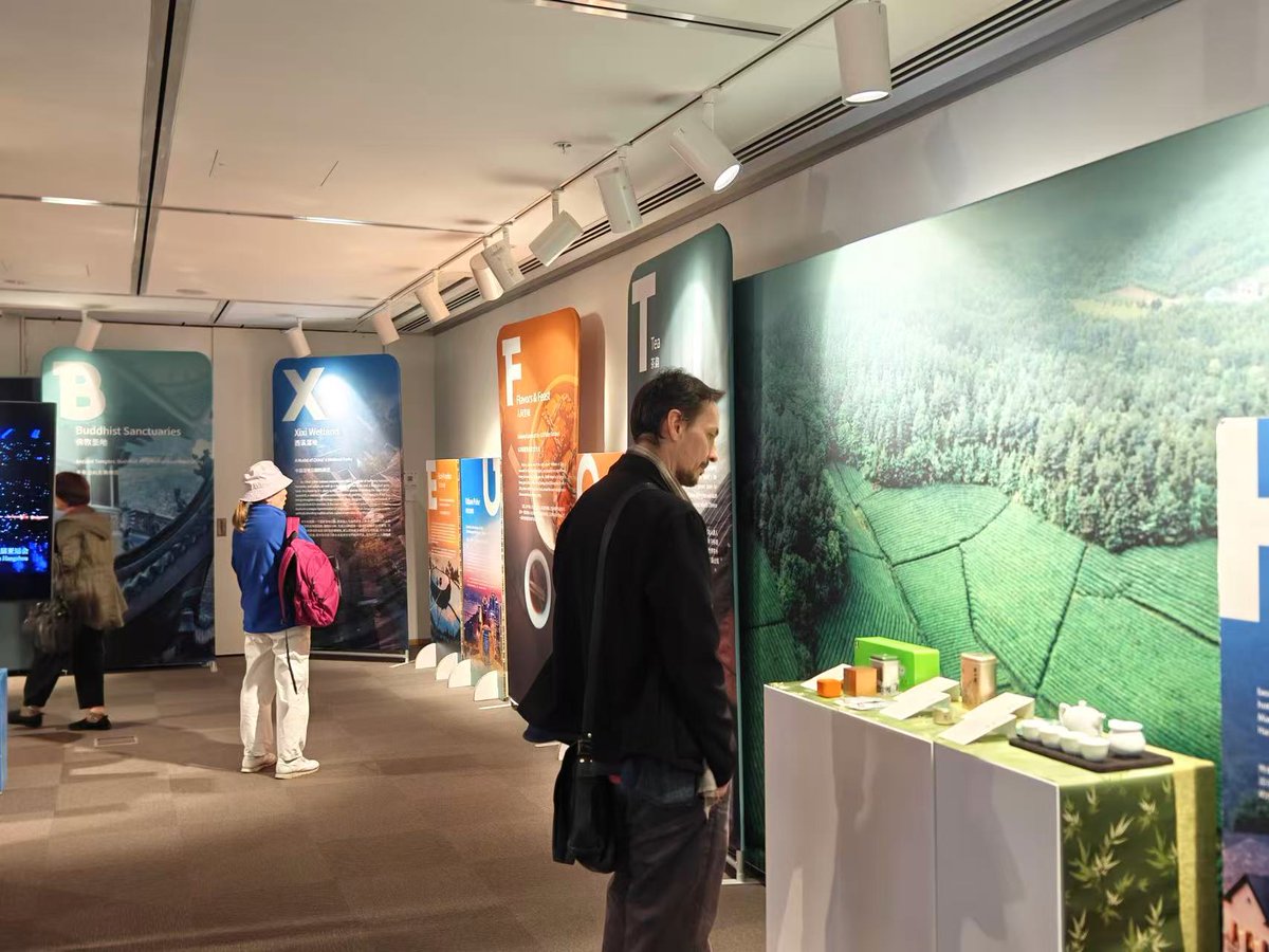 cccsyd2's tweet photo. Step into the beauty of Zhejiang at the 'Picturesque Zhejiang' Cultural & Tourism Exhibition

p1 elegant ceramics,
p2 traditional tea culture,
p3 timeless art of the Four Treasures of the Study,
p4 immersive displays showcasing the charm and heritage of Zhejiang.

15 May – 17 June