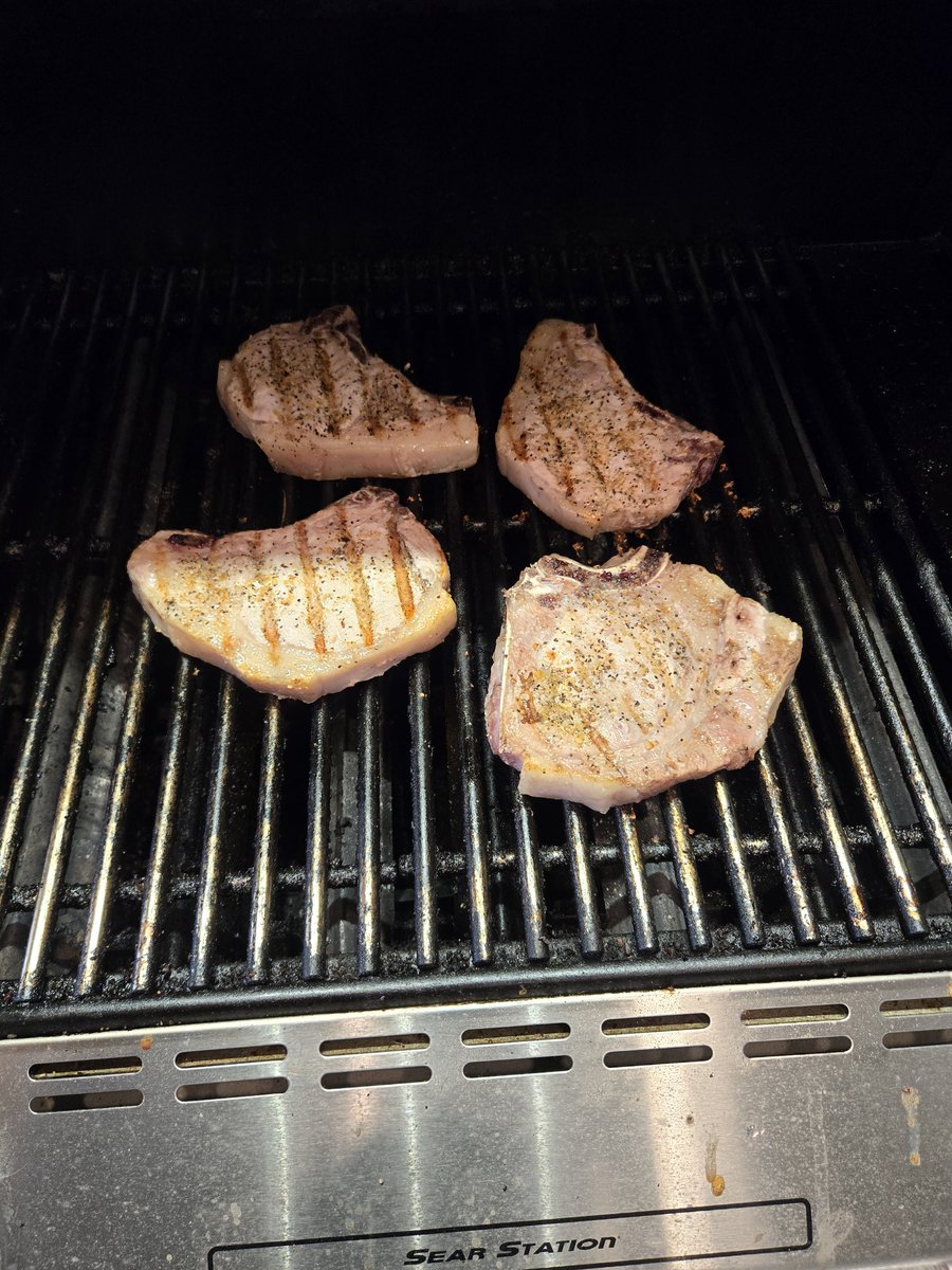 chrsvnbk's tweet photo. Iowa chops on the grill tonight, doing my part to keep that cutout working higher instead of lower. #eatpork #140°isperfect https://t.co/MlNIv8Nhtq