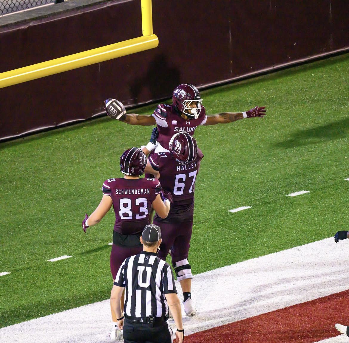 CaelHalley2027's tweet photo. After a great phone call with @Coach_DClark I’m blessed to receive an offer from @SIU_Football!
@EDGYTIM @FootballOlympia @PrepRedzoneIL @DeepDishFB @squatchfootball @FISTFootball @CoachSaboFIST @48Squared @LoganTillman https://t.co/GEOMsnk7fS