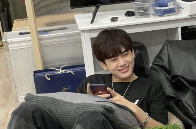 persanstars's tweet photo. some are saying he is trying to act cute now, when he was like this back then lol. he was just a baby boobie since then, my lukk poo https://t.co/EDIomtRvUu