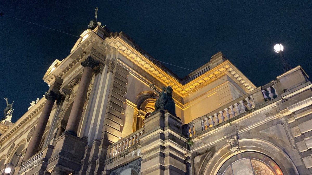 isabwlha's tweet photo. vi todo mundo postando e quis brincar também
centro de sp! https://t.co/ioPczaiBzL