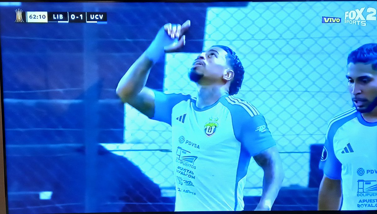 ebroner's tweet photo. Otro triunfo de UCV, el tercero. De visitante en Paraguay para llegar bien ubicado al repechaje de la Sdamericana. Otro gol de Juan Cuesta, formidable jugador colombiano que seguramente dará un salto a otro lado. https://t.co/jteJHUe8yP