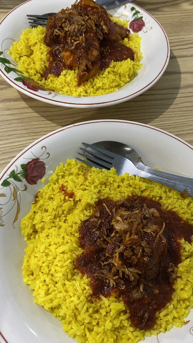 liaufre's tweet photo. Sarapan guys, mau gak? https://t.co/2KOMlyLnOV