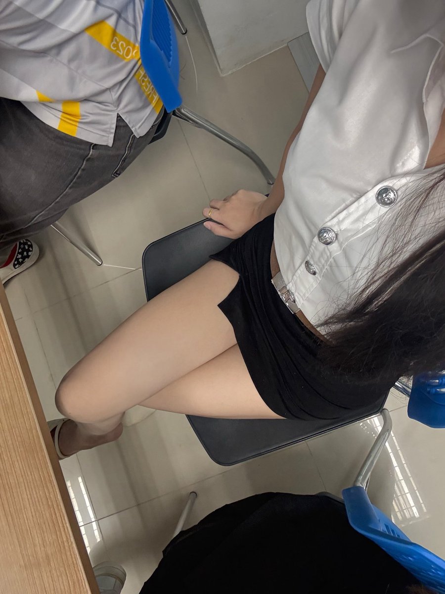 Preem2love's tweet photo. ชุดนักศึกษากับกระโปรงสั้นๆในห้องเรียน https://t.co/4LuHD0XT03