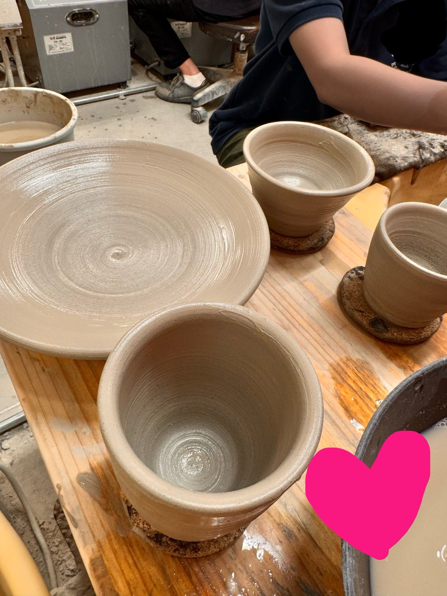NORTHEND_NANA's tweet photo. 心を落ち着かせて陶芸をいてみる
なかなかいい出来栄え☺️
仕上がり楽しみ😊 https://t.co/7XEGxpQHpG