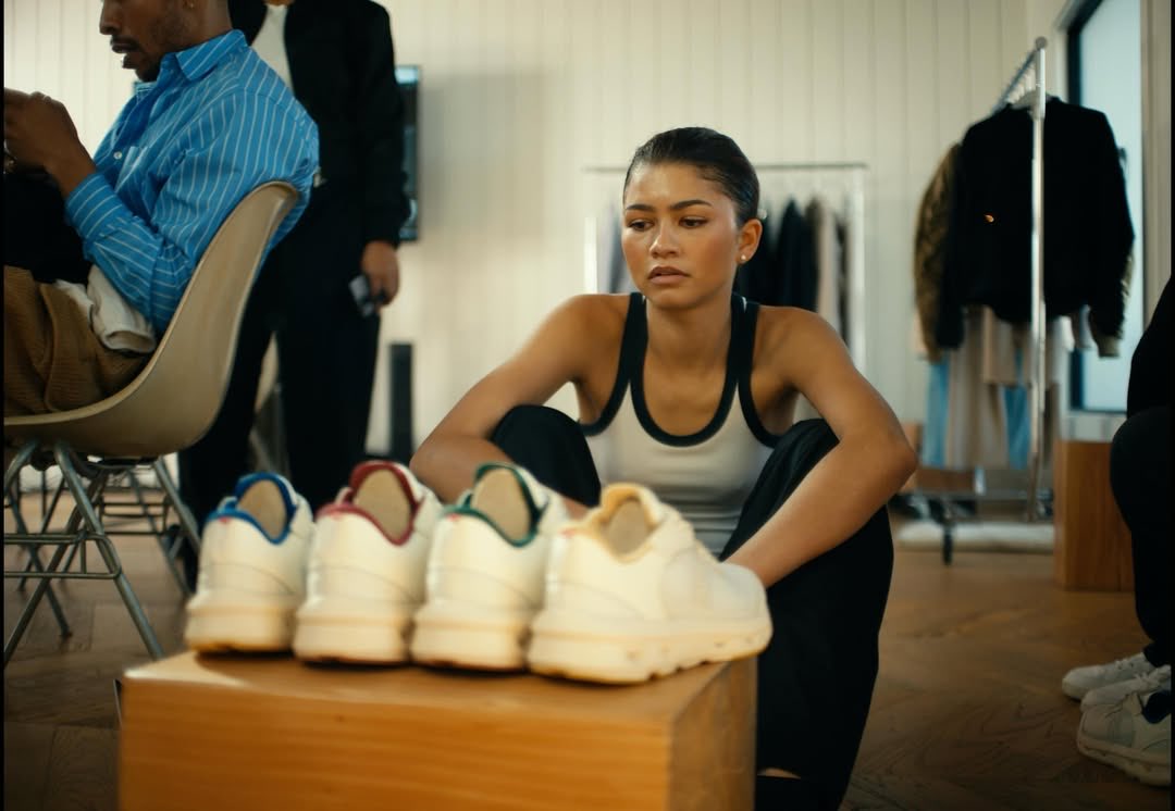 Zendaya_Updated's tweet photo. Zendaya behind the scenes for On. https://t.co/TTHD0aXGmi
