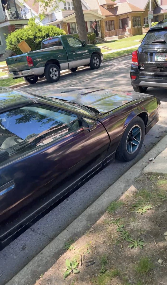 SbcTee's tweet photo. What are the the odds that I bought this car back??💀 https://t.co/VZfNNyY5zl