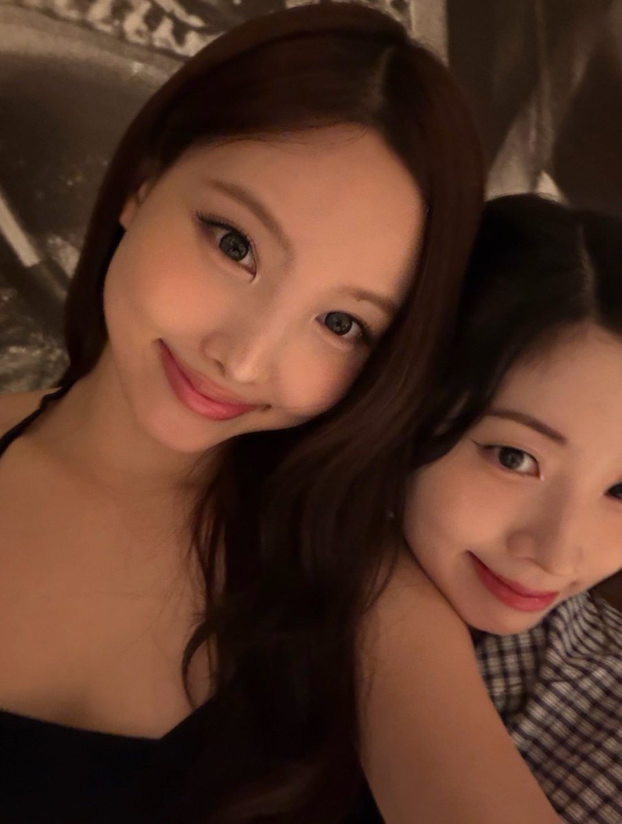 acervo im nayeon tweet media