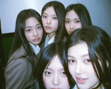 IdolLogger's tweet photo. #이벤트 #RT이벤트
2명한테 상품권 1만원 드림!  

그냥 뉴진스 좋아하는 사람이에요👠📷
제가 좋아하는 걸 많이 알리고 싶어서 이벤트 열겠음  
총 2명한테 1만원 상품권 쏠게요! 
(카카오 선물하기에 있는 상품권 아무거나)

● 팔로우 + RT + 뉴진스 응원댓글 
● 참여기간: 5월 30일 오후 11시 59분까지 
● 당첨자발표: 5월 31일