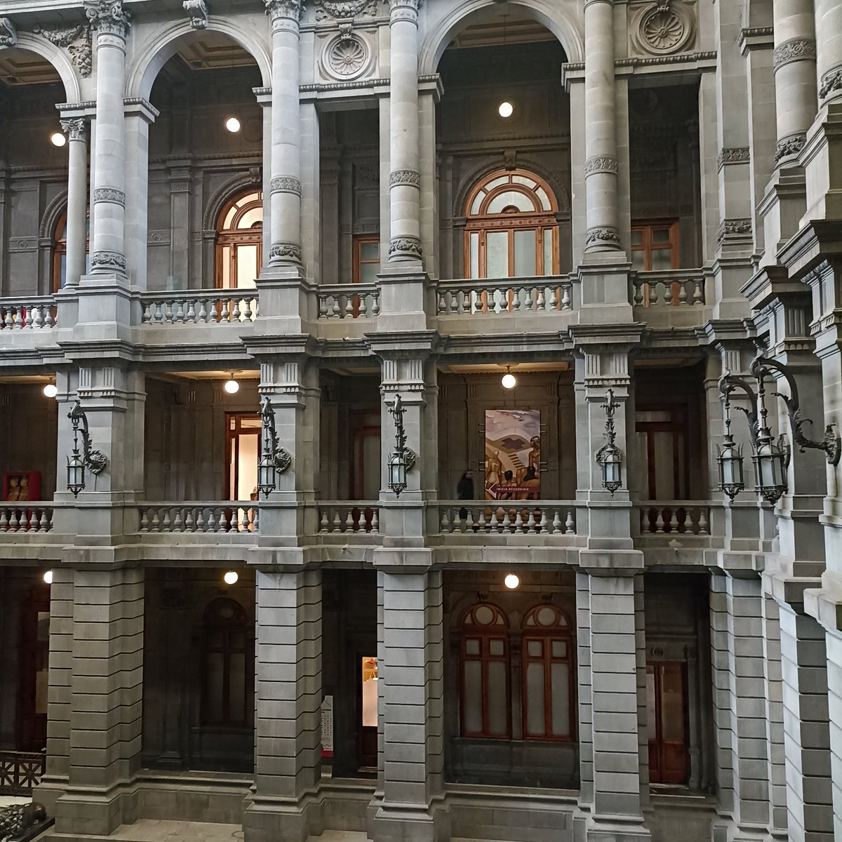 rododendro34's tweet photo. Museo Nacional de Arte

"La muerte no es apagar la luz; es solo encender la lámpara porque ha llegado el alba".

#Tagore
#MUNAL
#NochedeMuseos
#CDMX
#CuidaddeMexico
#Museos https://t.co/NpTNJg2zIl