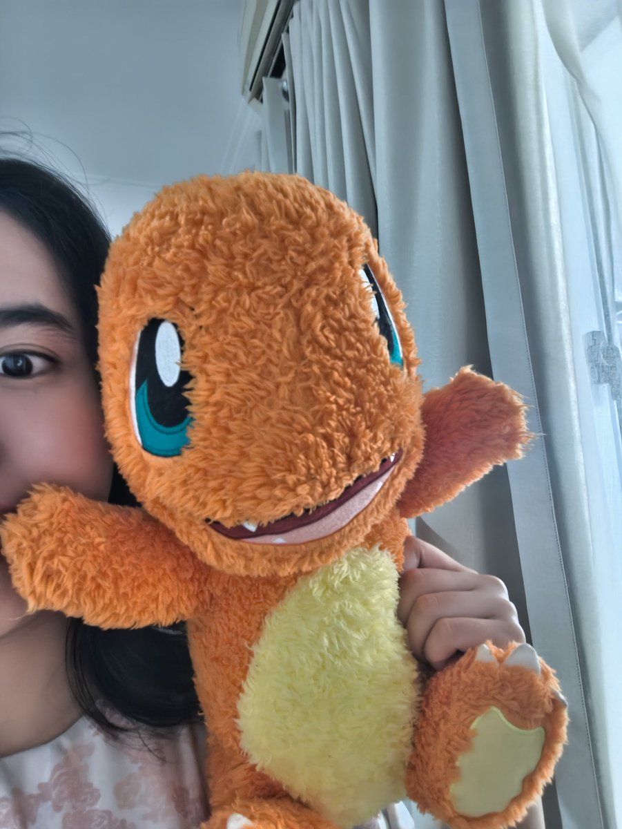 maetamong's tweet photo. Baru dibelikan charmander berbulu sama my bojo (hasil ngerengek), belom seminggu eh udh diminta sama ponakan 😭😭

Kemaren charmandernya buat nemenin pas abis op usus buntu di rs https://t.co/a6Ba2F89mG