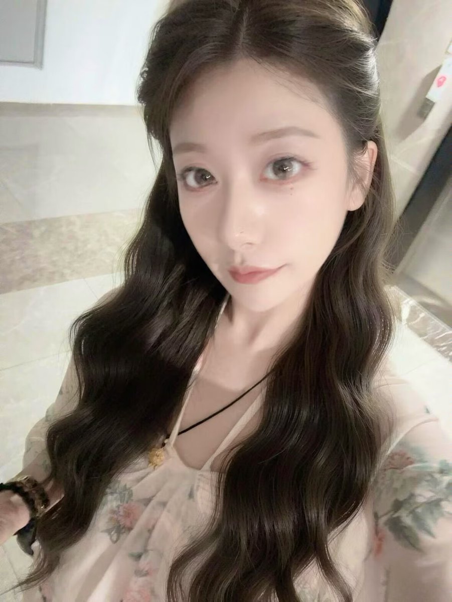 xUncorpuid's tweet photo. 刘溜溜视频需要联系 https://t.co/5MosF0jzJ1