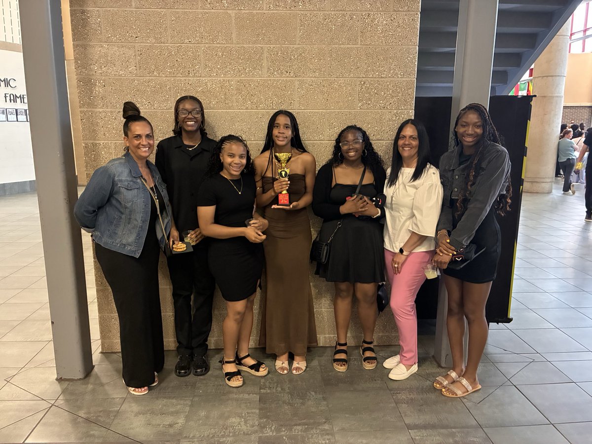 ekgirls_bball's tweet photo. Varsity Athletic Awards: #Gr8ness  • Alayna Banks ⭐️  • Saamyia Banks ⭐️ • TiAna Chatman ⭐️ • Journey Matthews ⭐️
• Ariah Traylor ⭐️ •.Kaelyn Wilson ⭐️
• Makya Buggs ⭐️ ⭐️  • Sophie Cobb ⭐️ ⭐️
• Nevaeh Eubanks ⭐️ ⭐️
• Abak Lual ⭐️ ⭐️ 
• Aries Branch ⭐️ ⭐️ ⭐️ https://t.co/XSO5odkfLQ