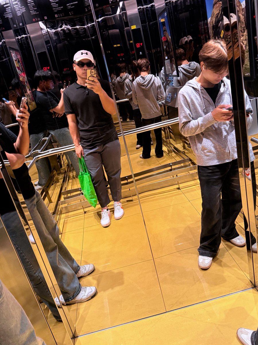 Peejayajvm's tweet photo. เธอยังรู้จักตัวตนเราไม่ถึงครึ่งเลย อย่าคิดว่าเราใส่ใจเธอขนาดนั้น 😊

#ราม2 #บางนา #อุดมสุข https://t.co/ScPTB1zYBU