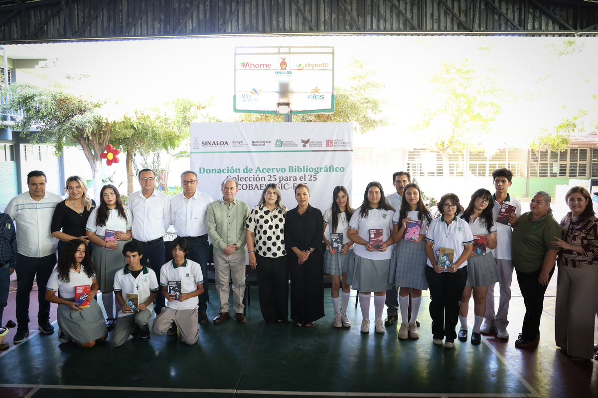 CobaesSinaloa's tweet photo. En el plantel 02, de Los Mochis, COBAES recibió del @FCEMexico y @CulturaSinaloa un donativo de 3 mil libros de la colección “25 para el 25”. El director general @SanInzunza y el director Juan Salvador Avilés destacaron la importancia de fomentar la lectura en los jóvenes. https://t.co/fNwnGhB2ud