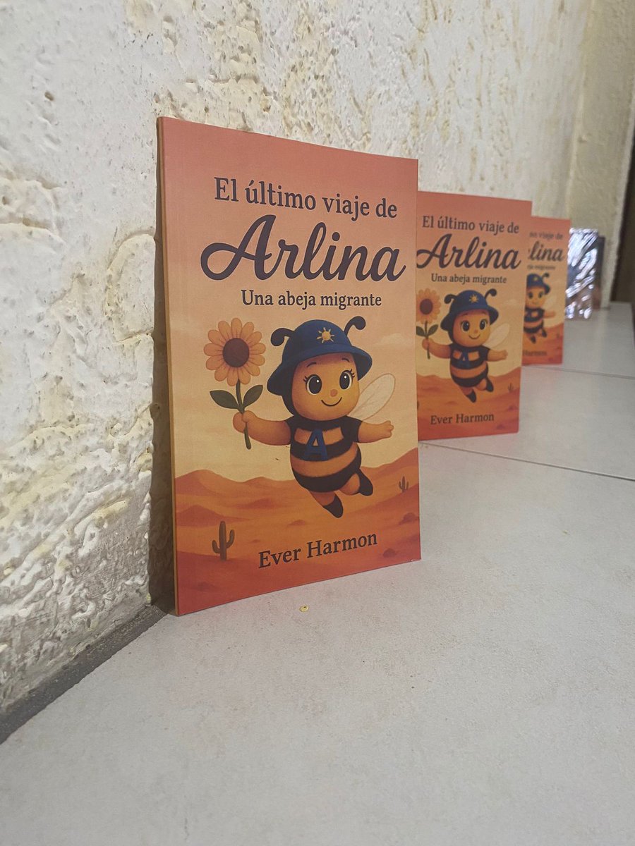 cbtis122's tweet photo. En el marco del Día Mundial de la Abeja, se recibió la conferencia El último viaje de Arlina, impartida por el profesor y autor Ever Harmon (Jármon)

Una charla que unió ciencia, naturaleza y reflexión valorando la importancia de las abejas y el crecimiento personal

#CBTis122 https://t.co/wlFXZNDuuF