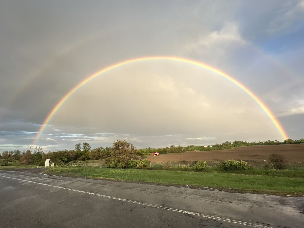 MDurnion's tweet photo. Went looking for a sunset…got a double rainbow instead. 🌈✨ #RainbowMagic #BellsCorners https://t.co/BExng6aAE2