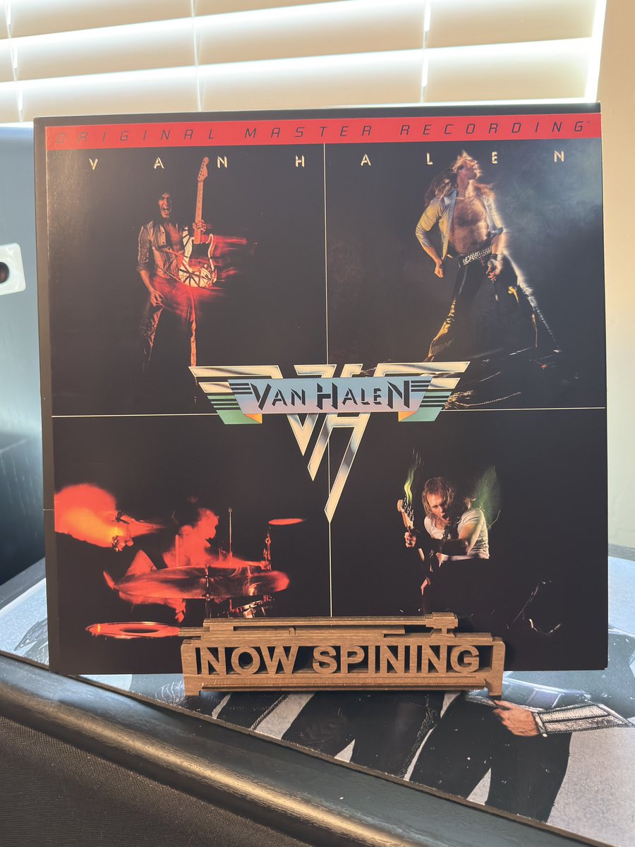 DennisWoods's tweet photo. Van Halen ~ S/T (1978)
🎶 I live my life like there's no tomorrow🎶
🔥🤘🔥🤘🔥 #nowplaying @VanHalen #vanhalen #vinyl @mofisoundlab #mofi https://t.co/3sCGQiD5dZ